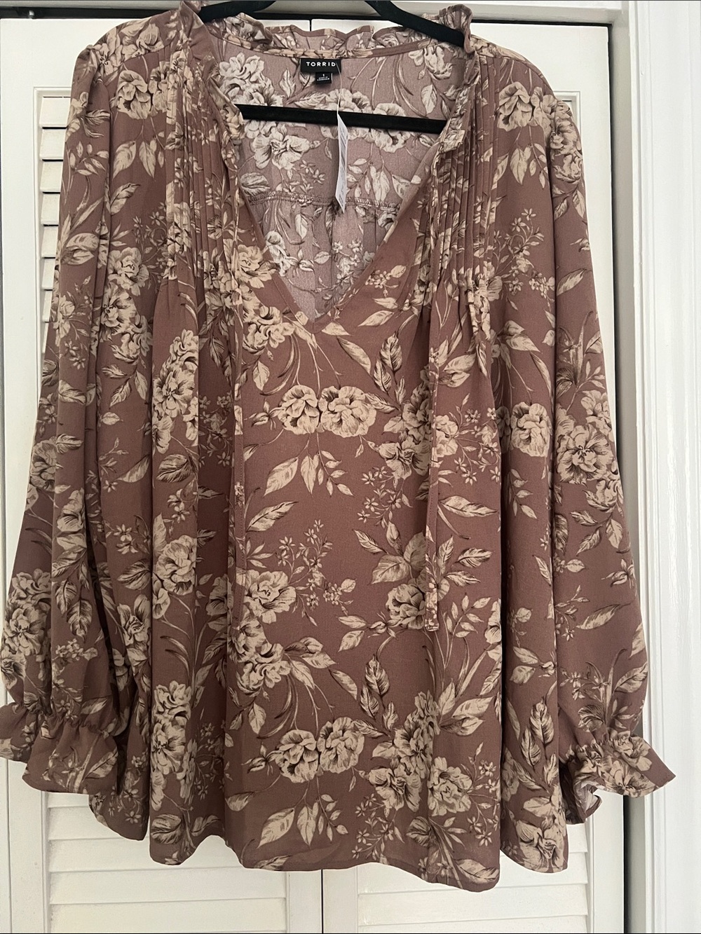 torrid dusty mauve floral V-neck tunic